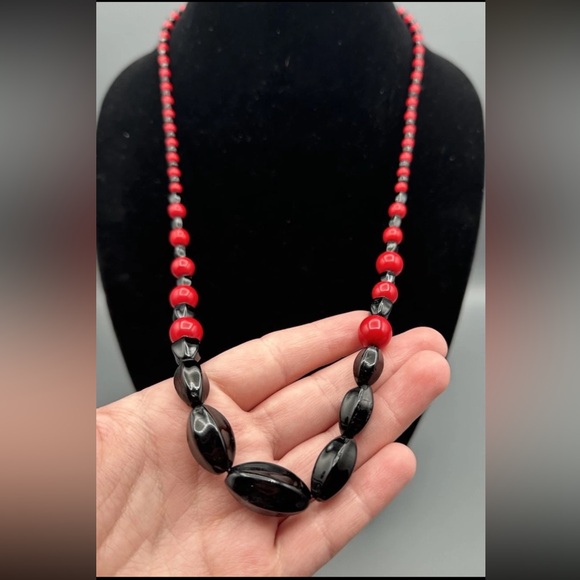 Jewelry - Vintage Black & Red Glass Beaded Necklace ~27” Box Clasp Unsigned *Some Chipped*